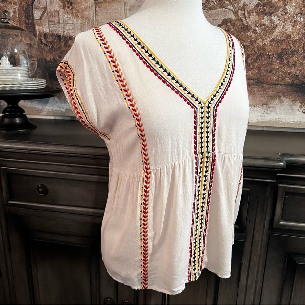 Altar’d State Top Embroidered V-neck size Small - Picture 2 of 7